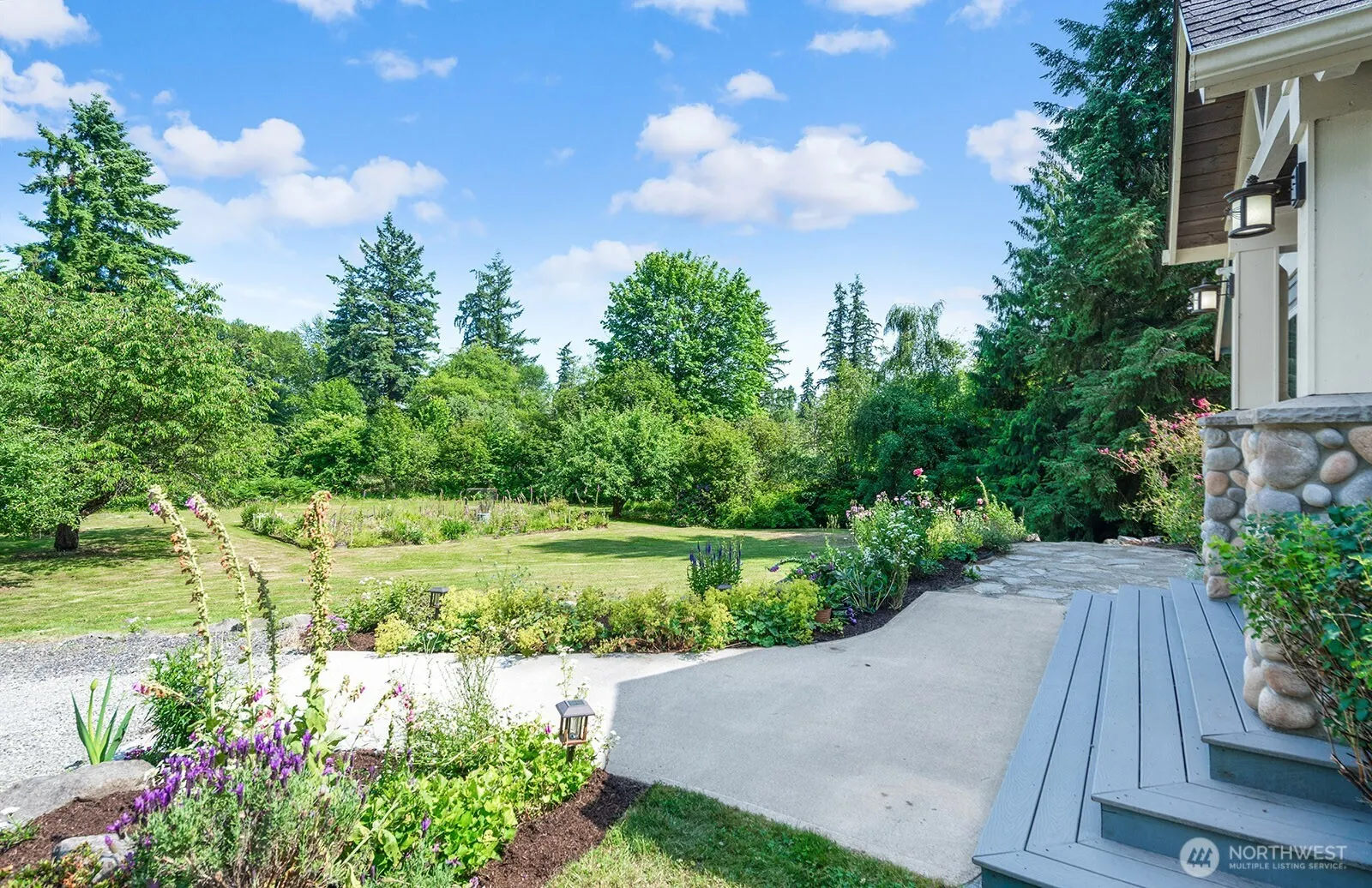 12043 184th Avenue NE, Redmond, WA 98052-2214