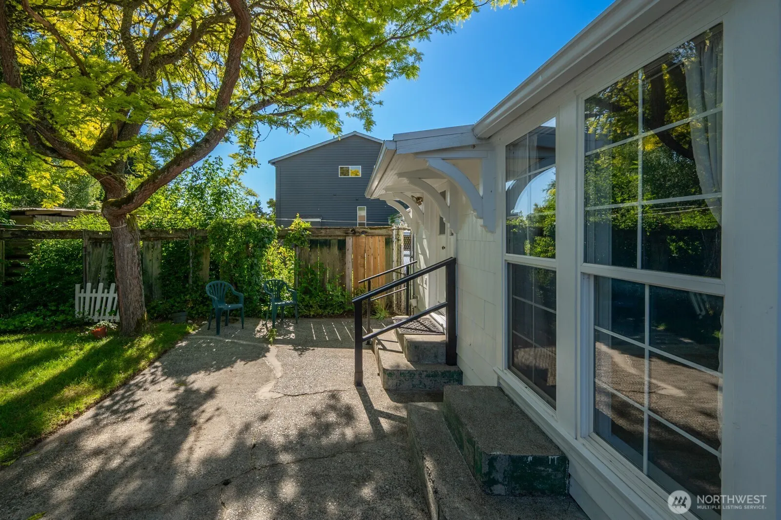 327 NE 90th Street , Seattle, WA 98115-2946