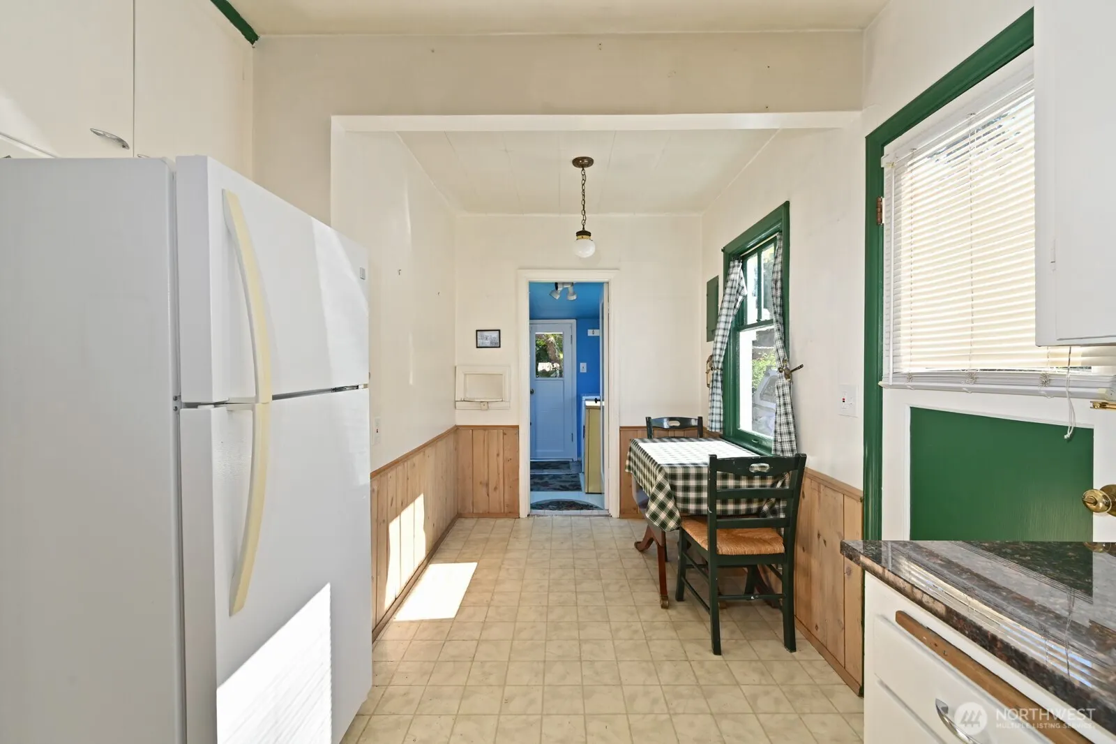 327 NE 90th Street , Seattle, WA 98115-2946
