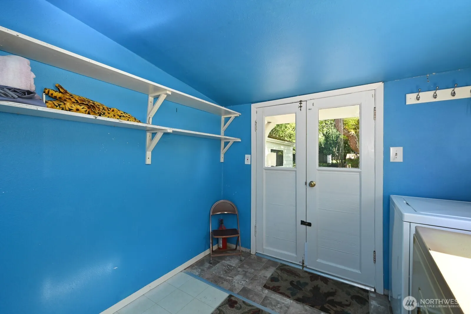 327 NE 90th Street , Seattle, WA 98115-2946