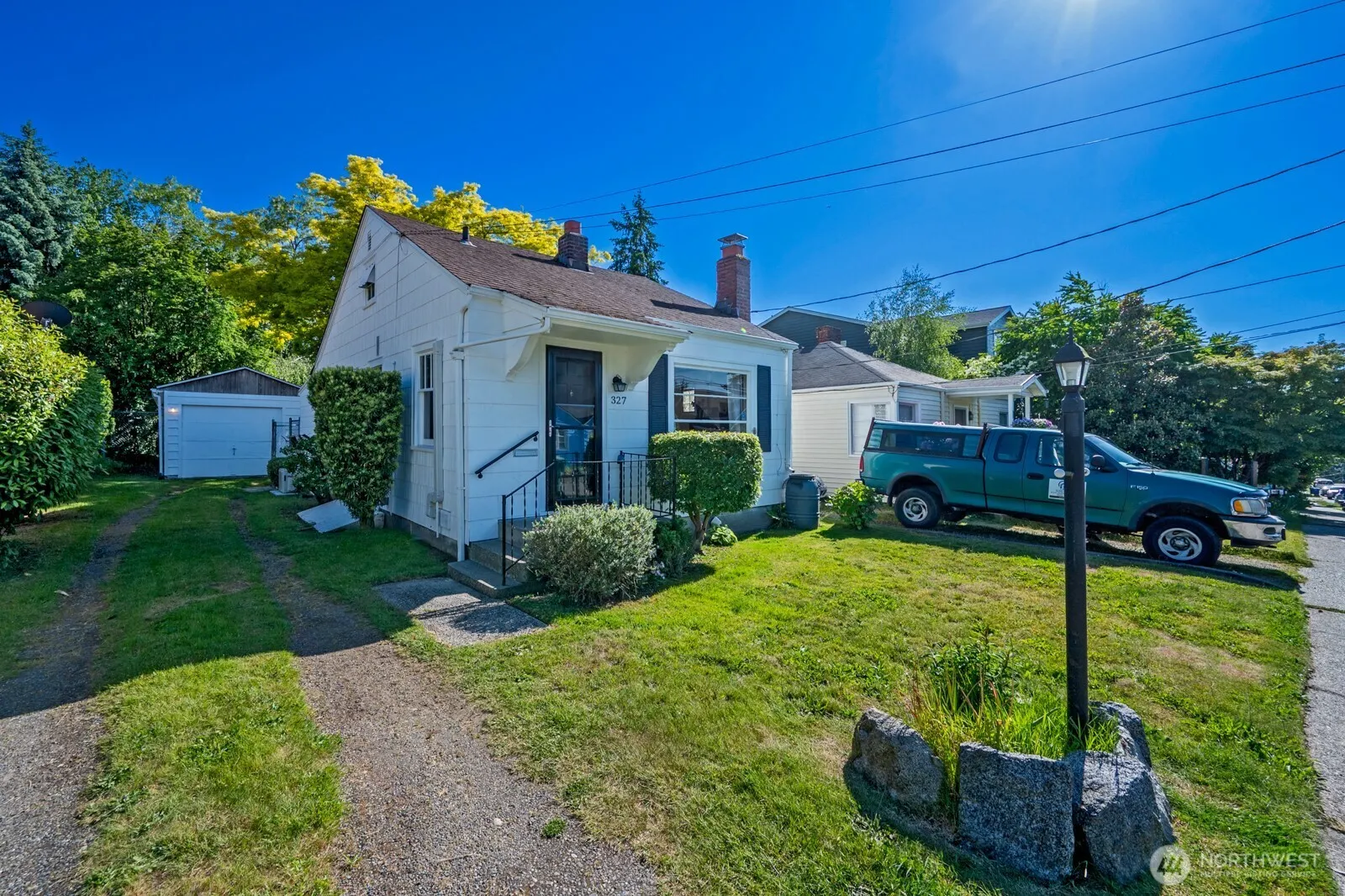 327 NE 90th Street , Seattle, WA 98115-2946
