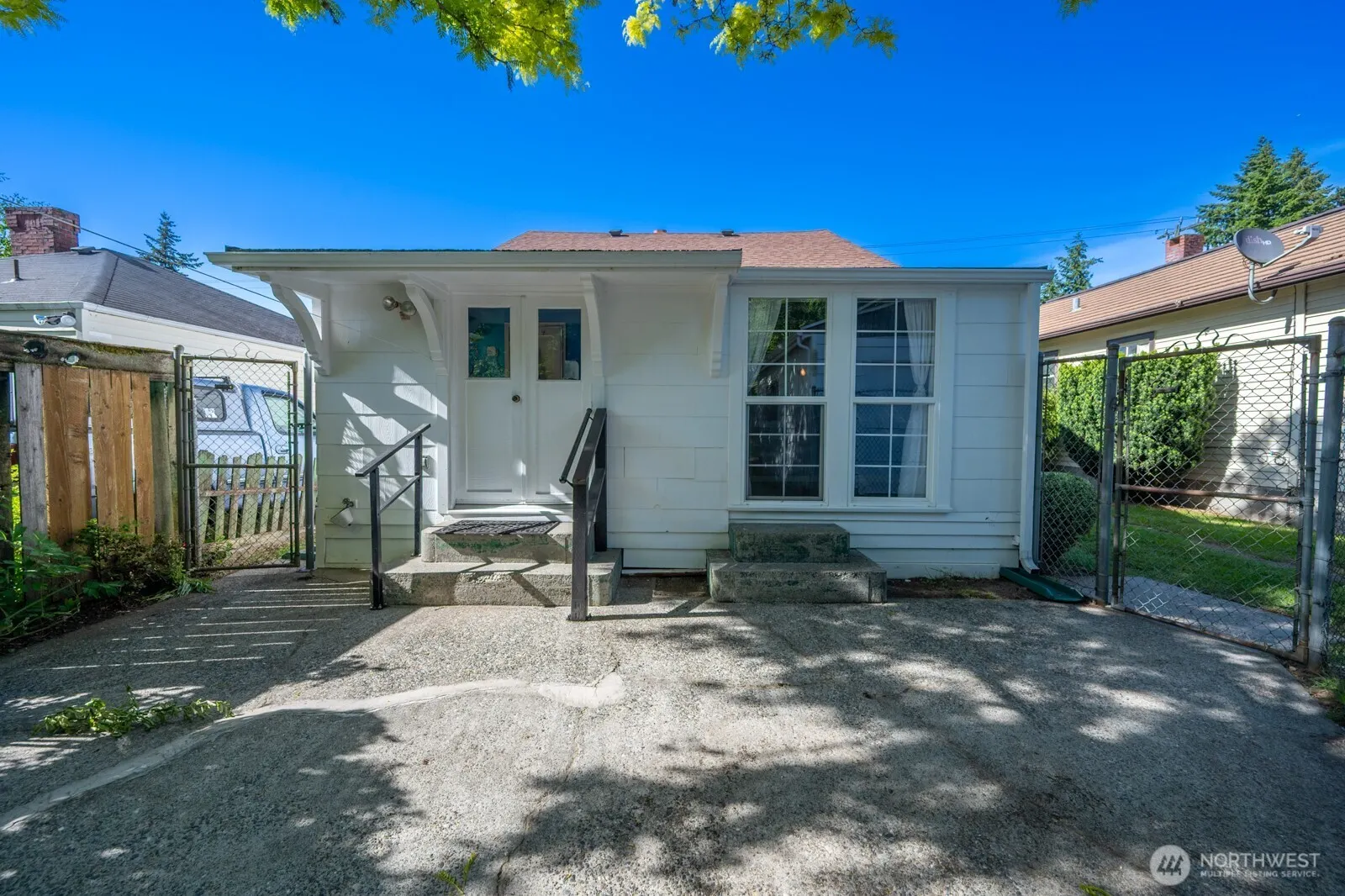 327 NE 90th Street , Seattle, WA 98115-2946