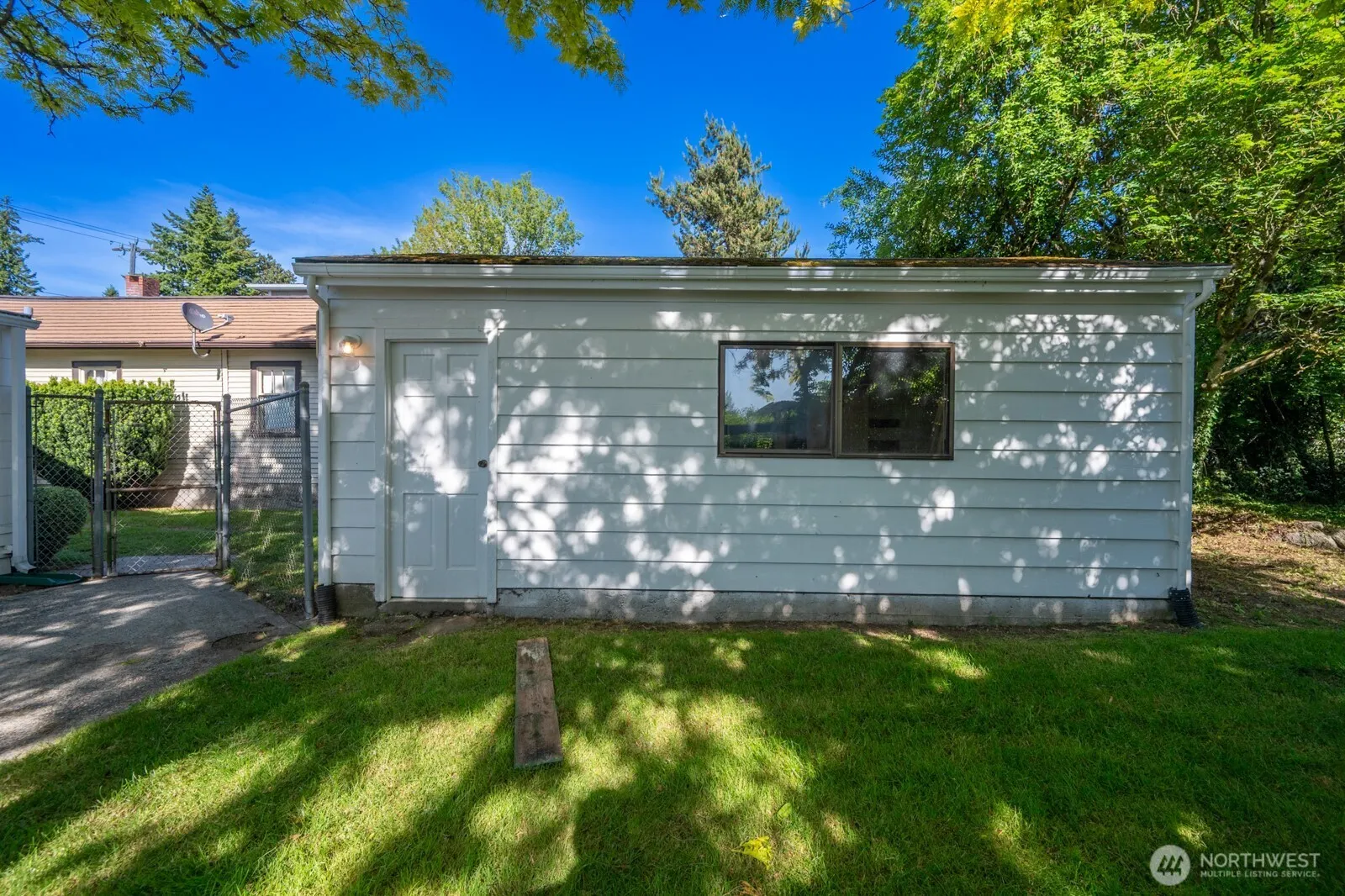 327 NE 90th Street , Seattle, WA 98115-2946
