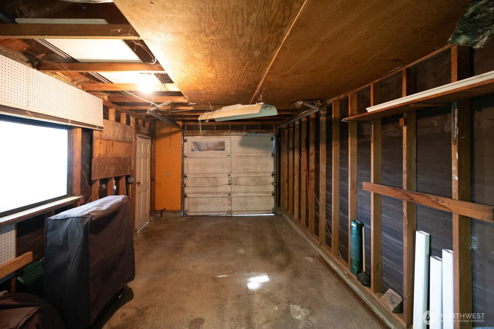 327 NE 90th Street , Seattle, WA 98115-2946