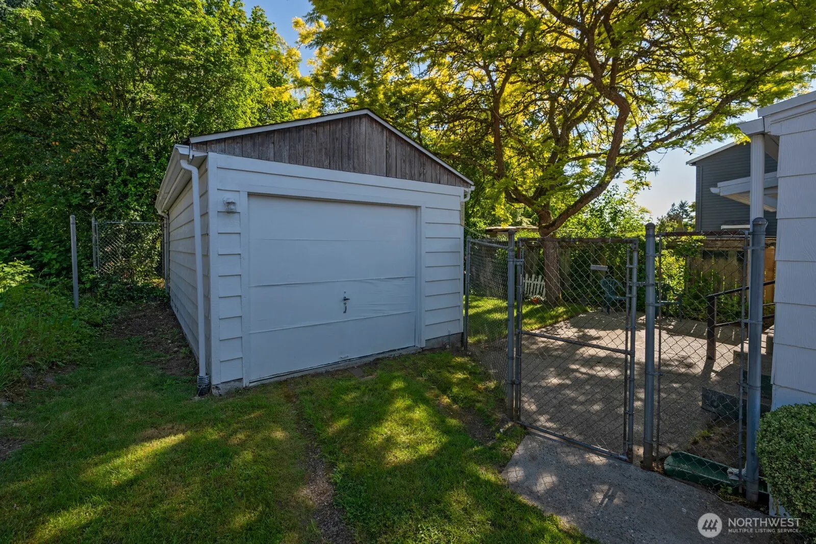 327 NE 90th Street , Seattle, WA 98115-2946