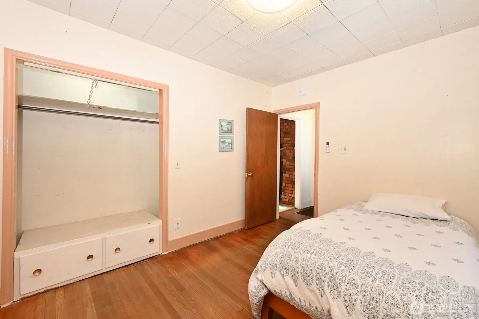 327 NE 90th Street , Seattle, WA 98115-2946