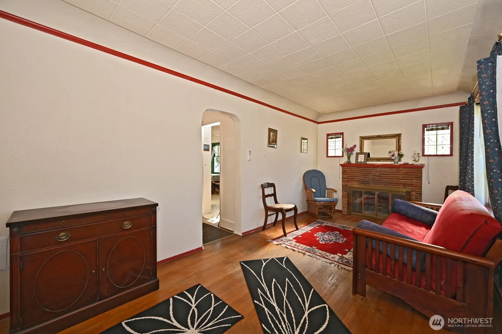 327 NE 90th Street , Seattle, WA 98115-2946