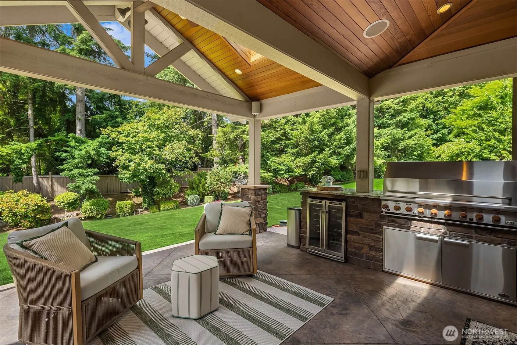20450 NE 71st Street , Redmond, WA 98053-4725