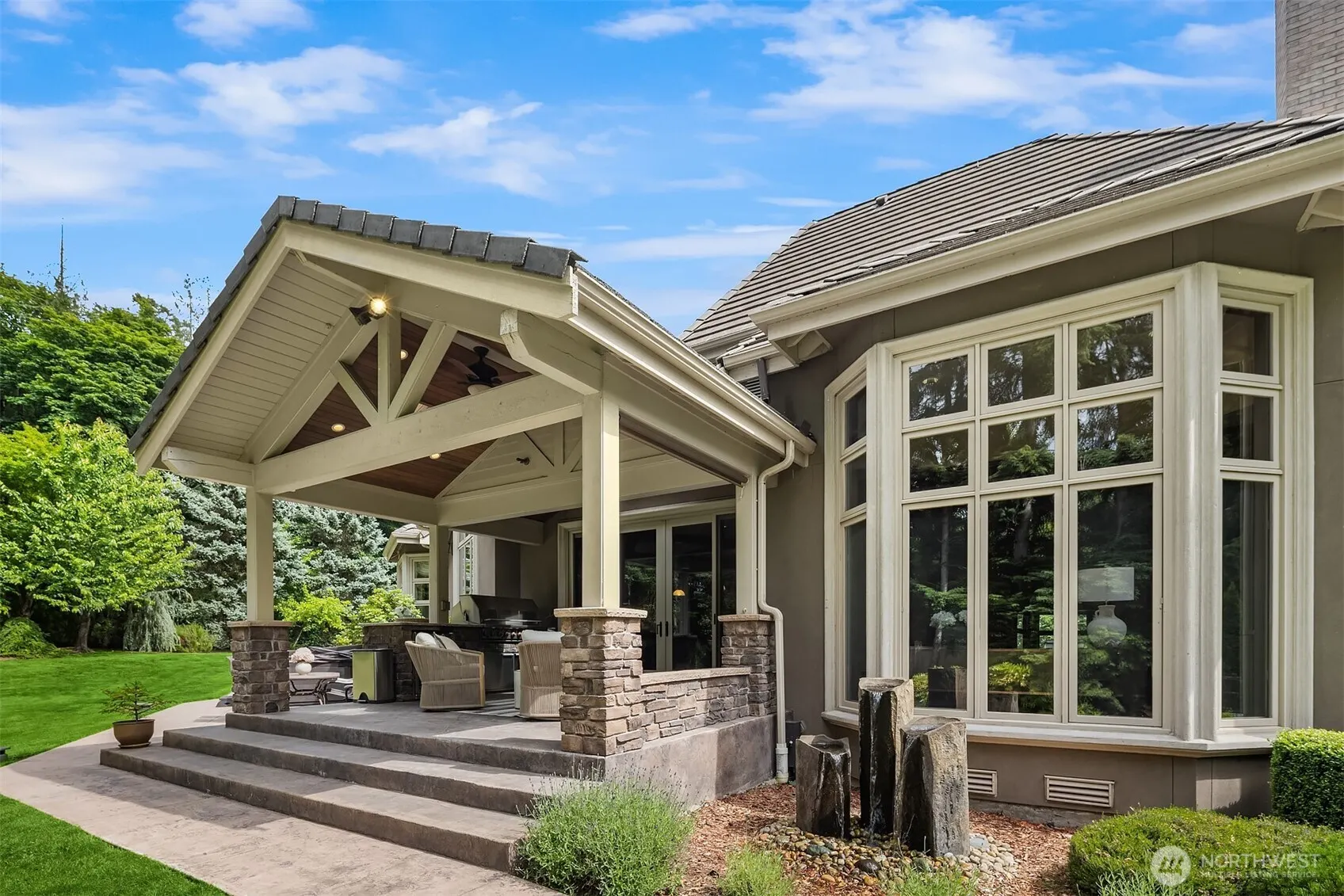 20450 NE 71st Street , Redmond, WA 98053-4725