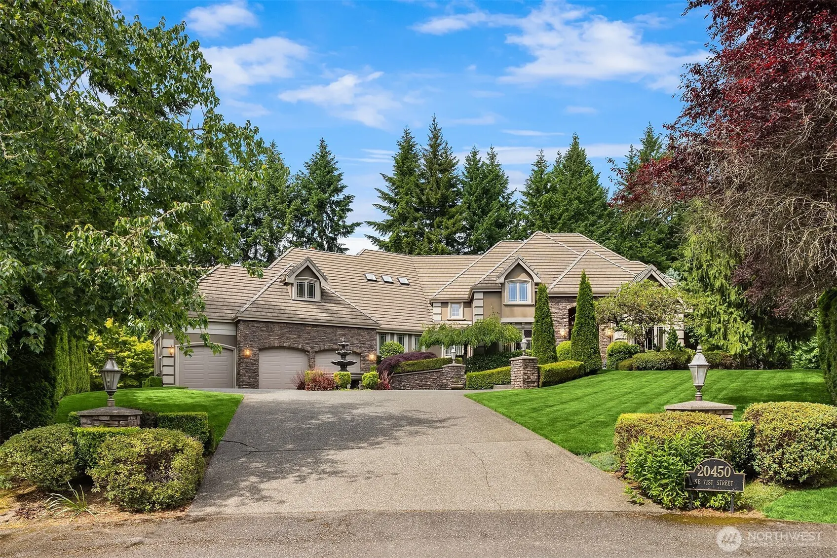 20450 NE 71st Street , Redmond, WA 98053-4725