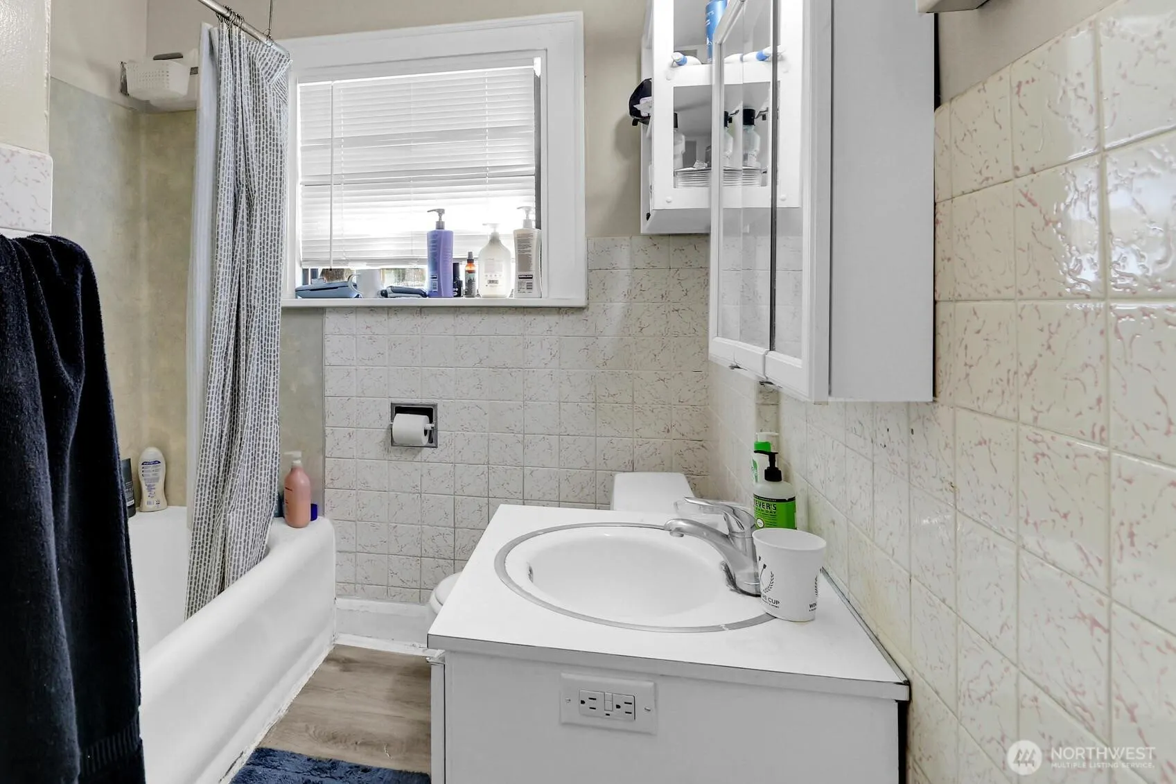 5745 25th Avenue NE, Seattle, WA 98105