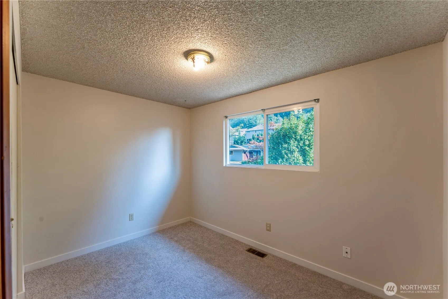 17069 142nd Place NE, Woodinville, WA 98075-9211