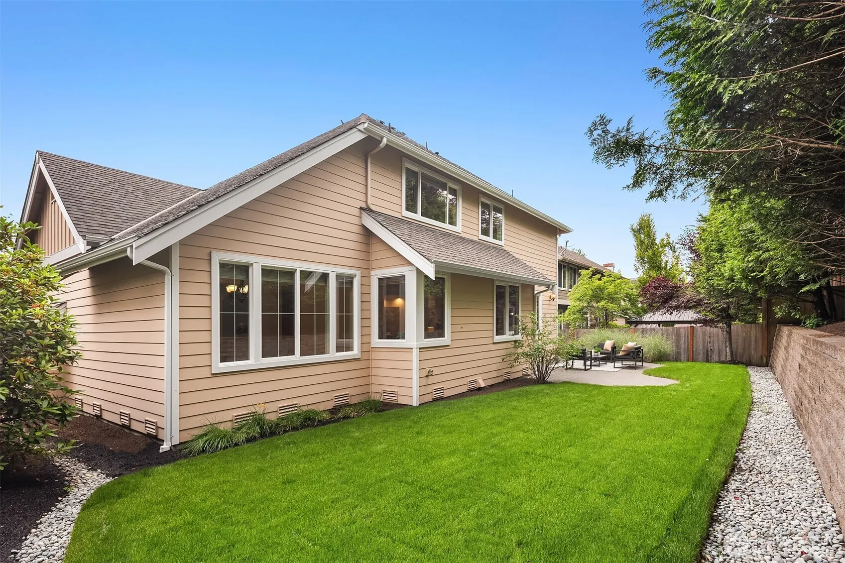 11710 157th Avenue NE, Redmond, WA 98052