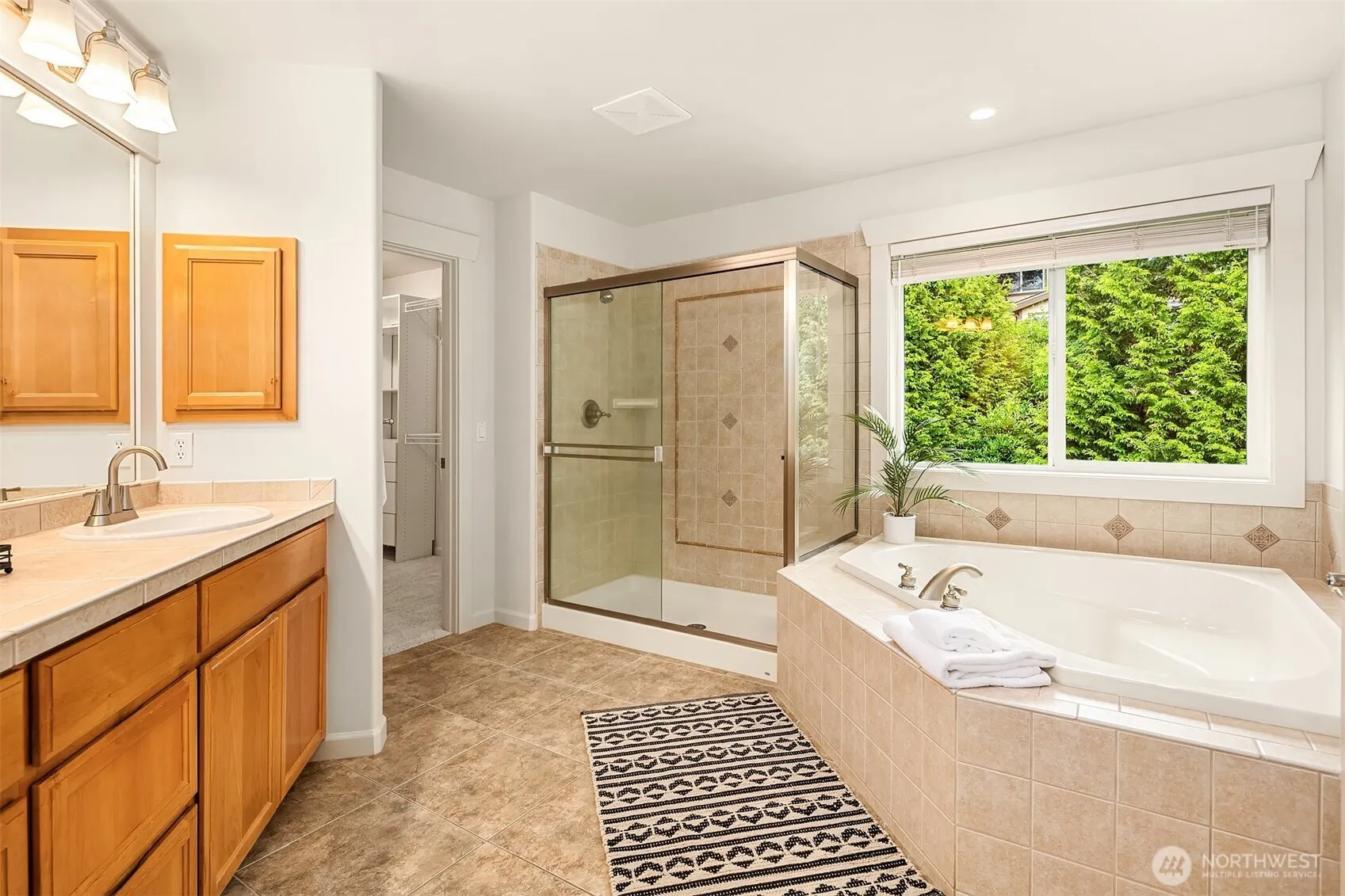 11710 157th Avenue NE, Redmond, WA 98052