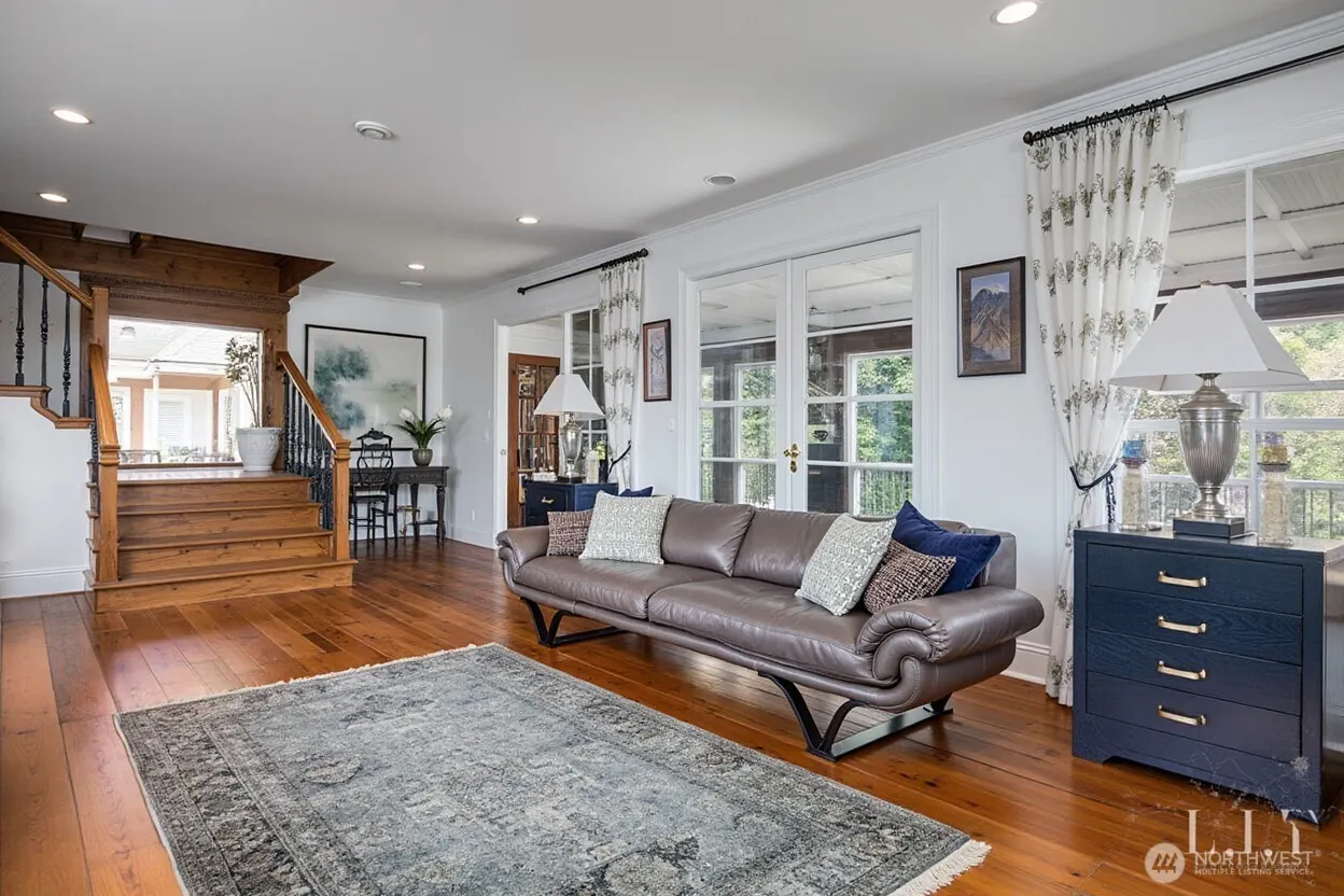 23606 SE Tiger Mountain Road , Issaquah, WA 98027