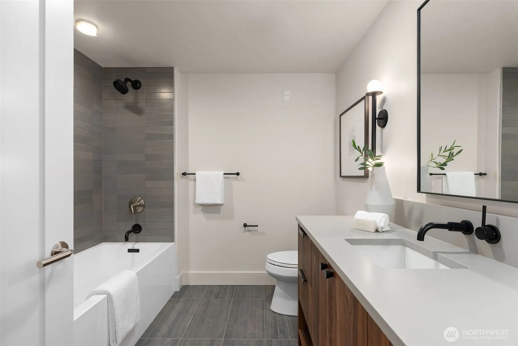 238 4th Avenue #201, Kirkland, WA 98033
