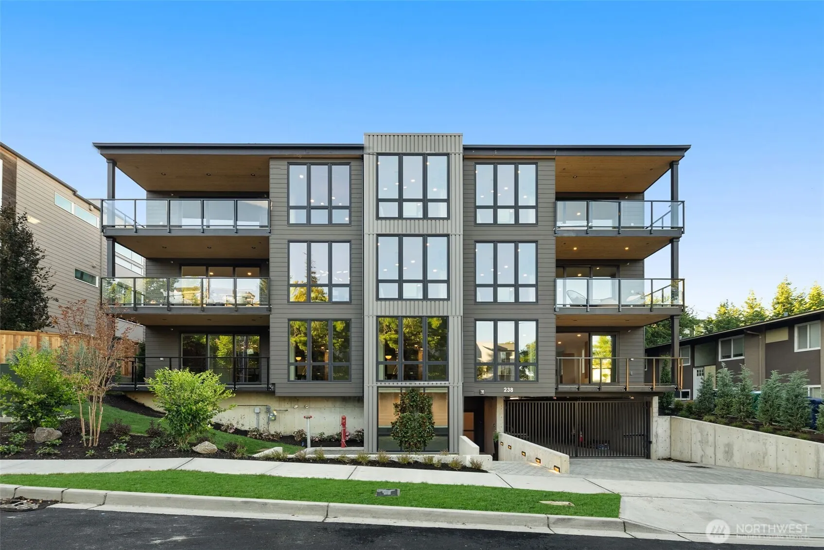 238 4th Avenue #201, Kirkland, WA 98033