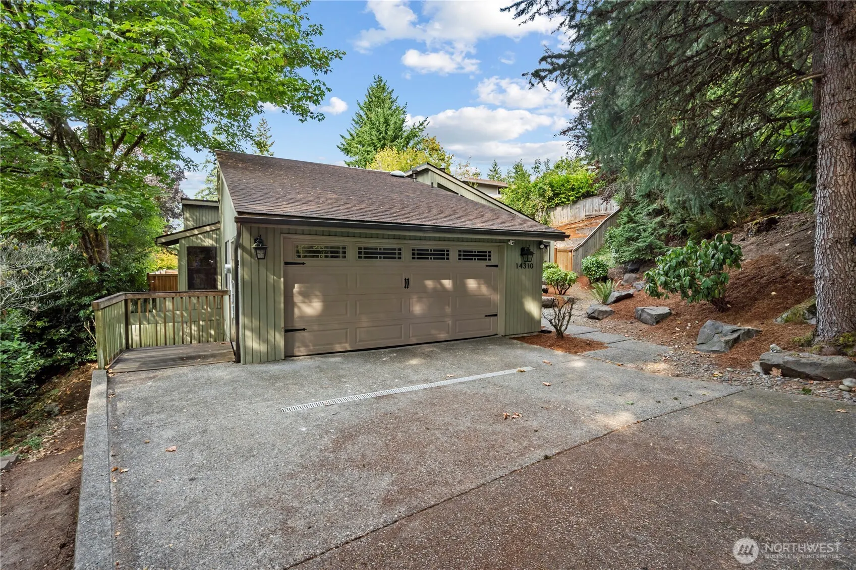 14310 SE 49th Street , Bellevue, WA 98006