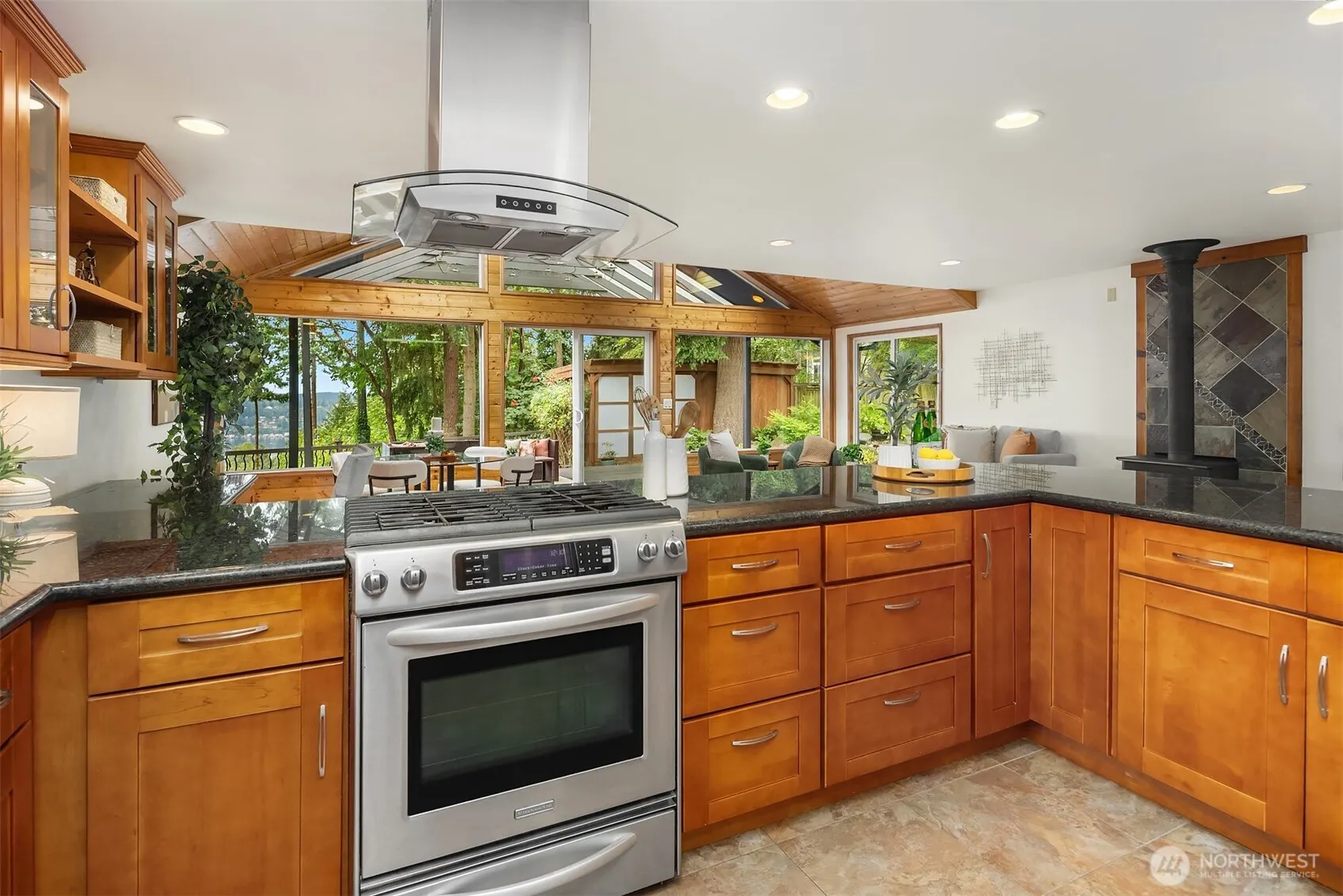 13833 70th Avenue NE, Kirkland, WA 98034