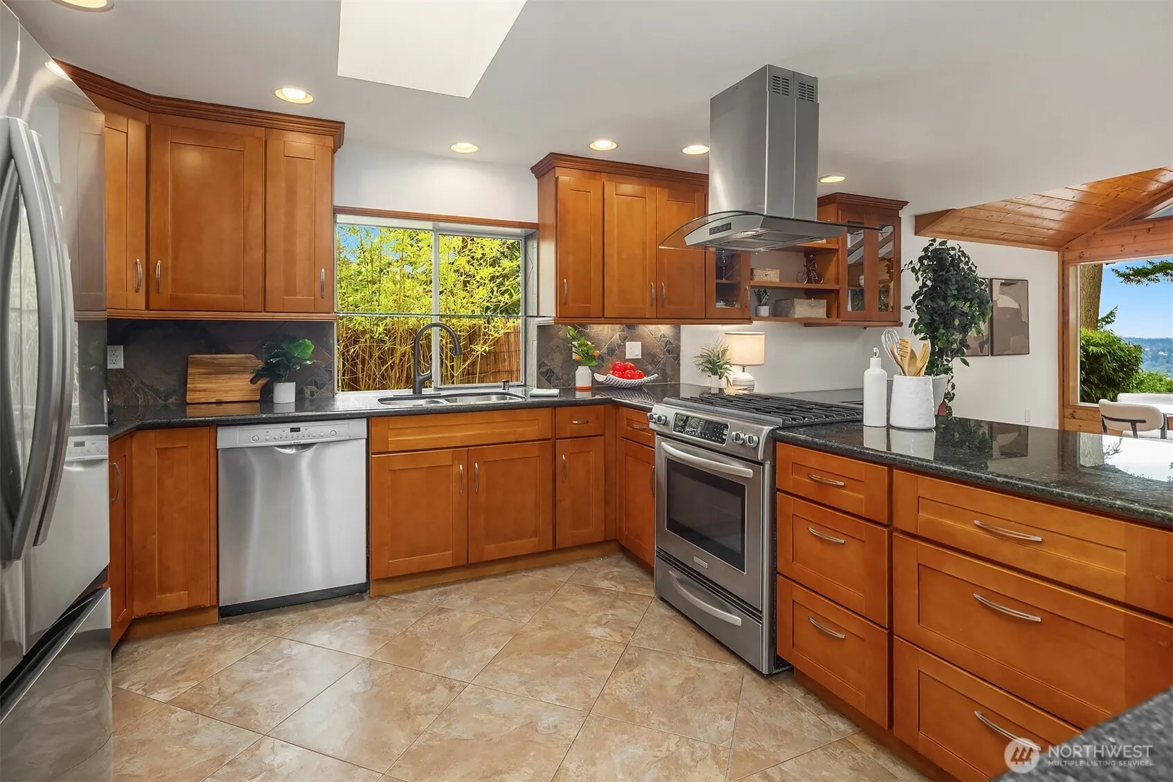 13833 70th Avenue NE, Kirkland, WA 98034