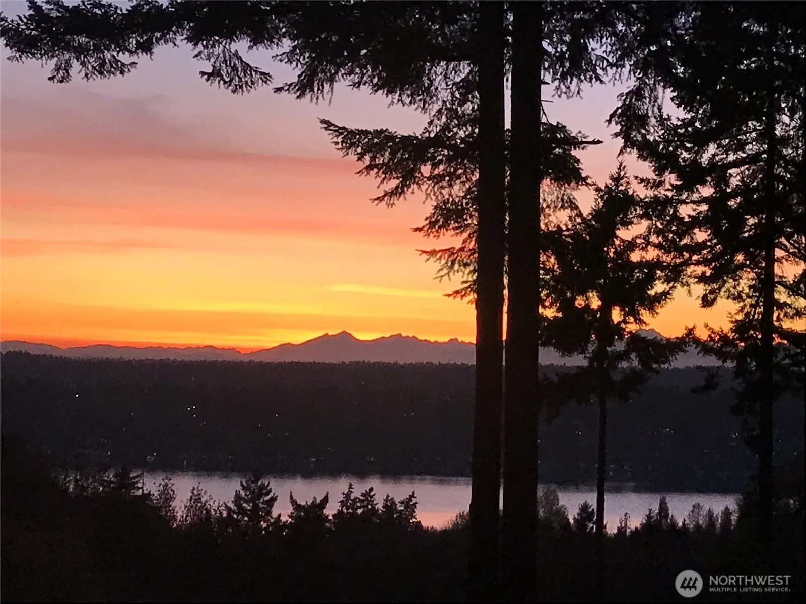 13833 70th Avenue NE, Kirkland, WA 98034