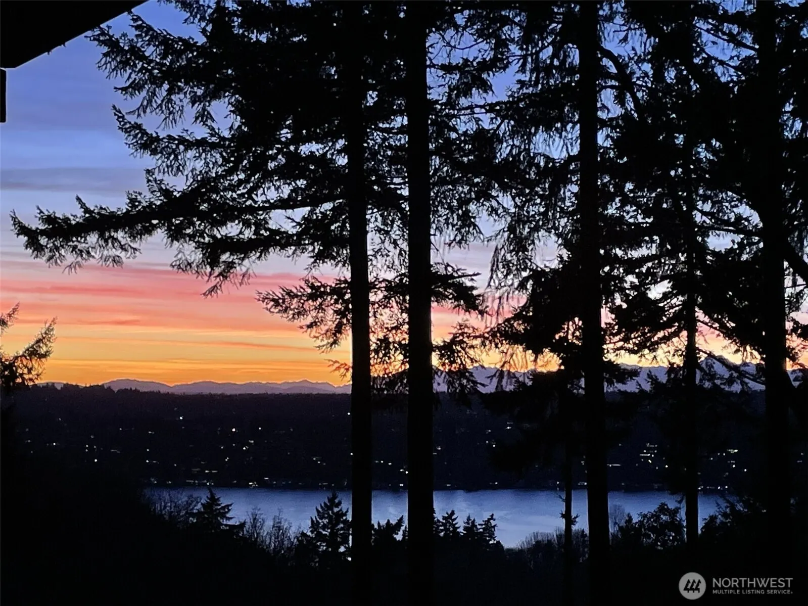 13833 70th Avenue NE, Kirkland, WA 98034