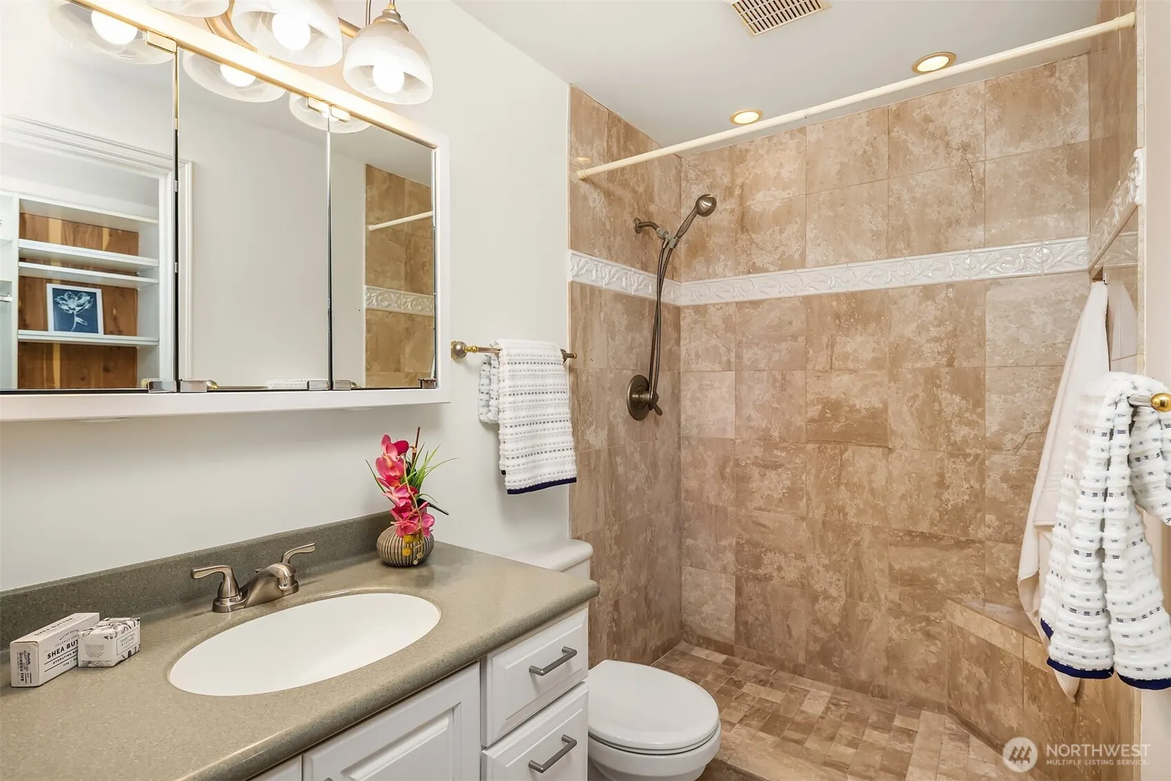 12009 100th Avenue NE #1, Kirkland, WA 98034