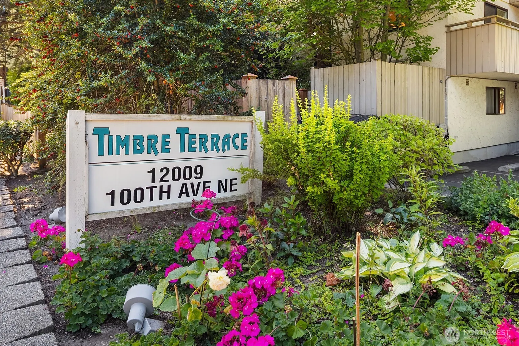 12009 100th Avenue NE #1, Kirkland, WA 98034