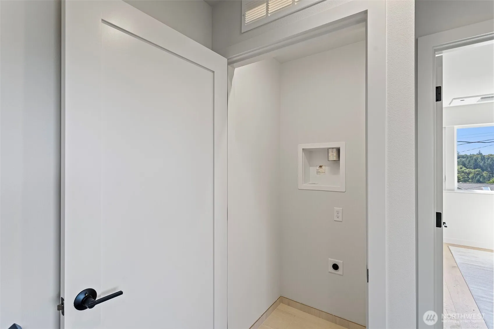 3812 31st Avenue W #B, Seattle, WA 98199