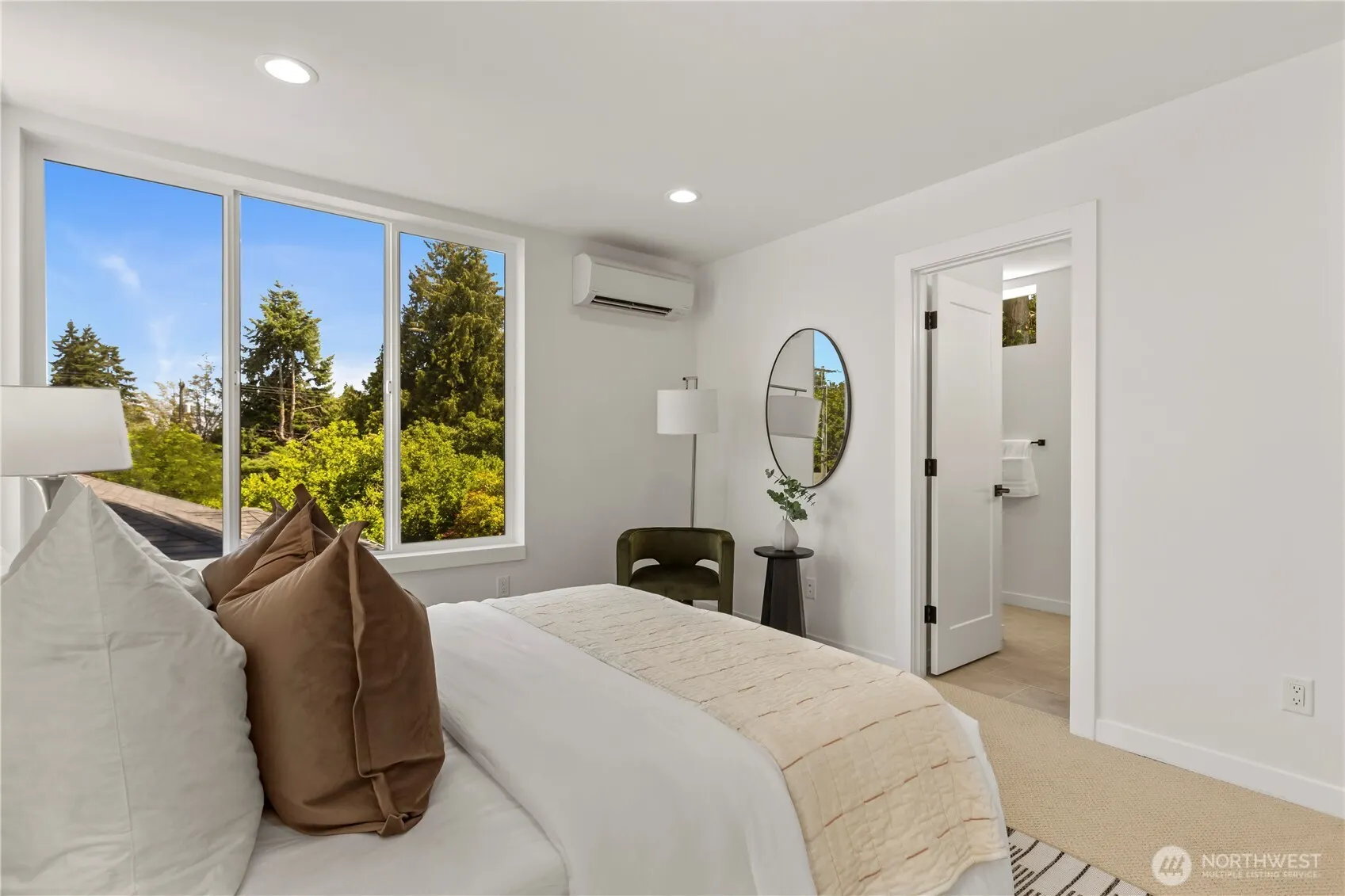 1913 B N 120th Street , Seattle, WA 98133