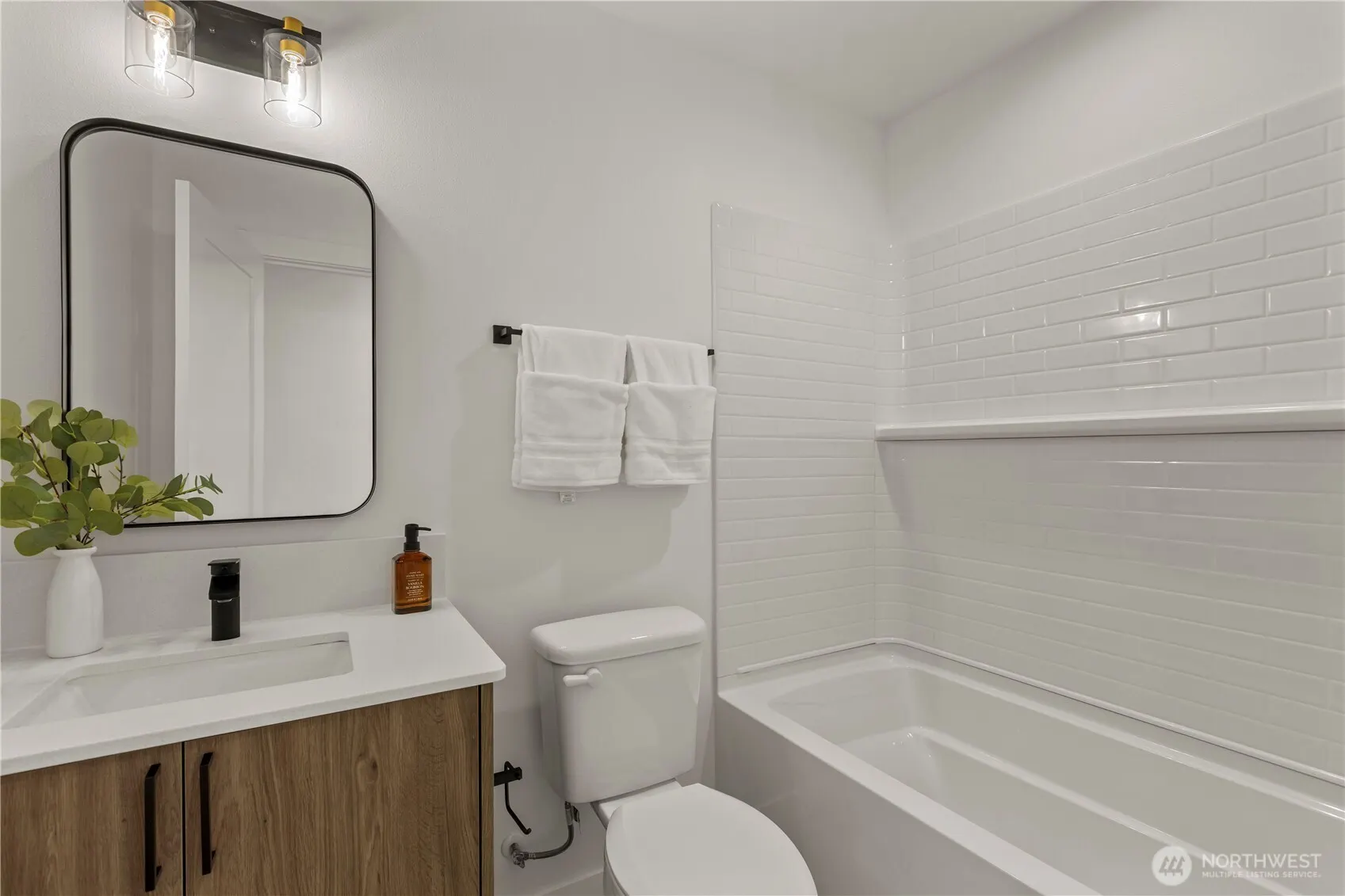 1913 B N 120th Street , Seattle, WA 98133