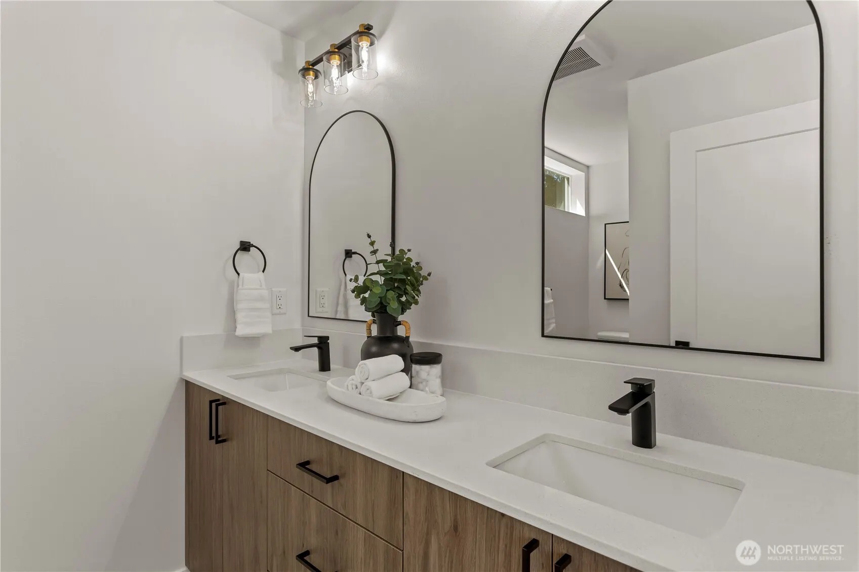 1913 B N 120th Street , Seattle, WA 98133