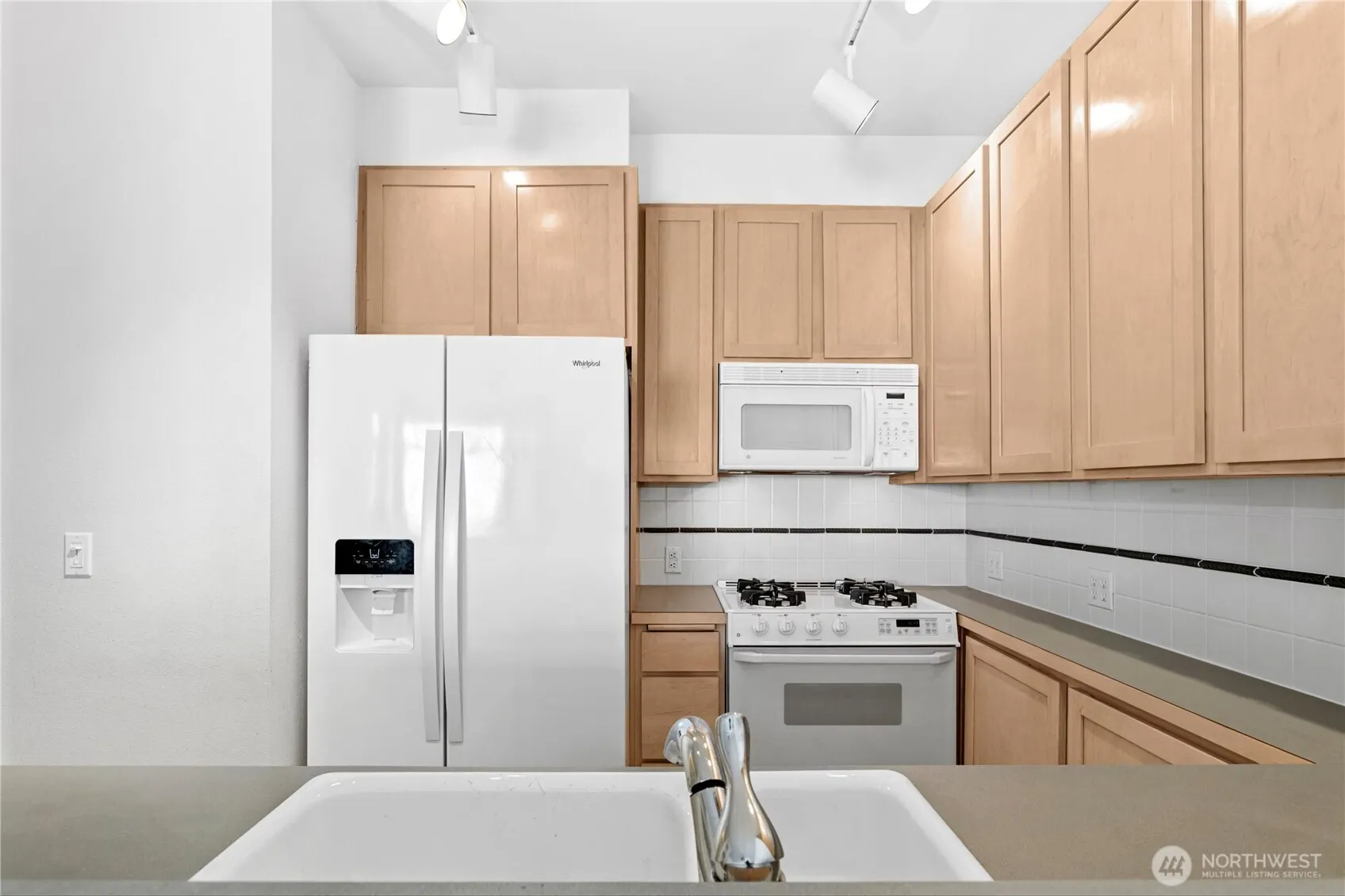 109 2nd Street S #423, Kirkland, WA 98033