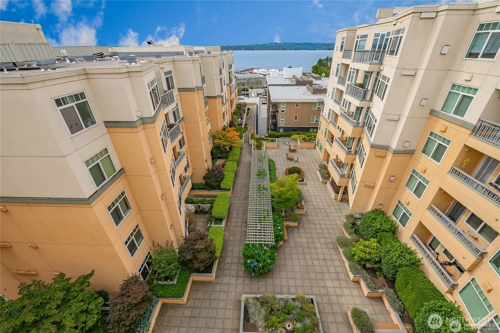 109 2nd Street S #423, Kirkland, WA 98033