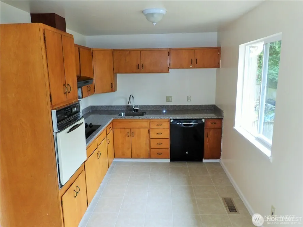 1719 147th Place SE, Bellevue, WA 98007