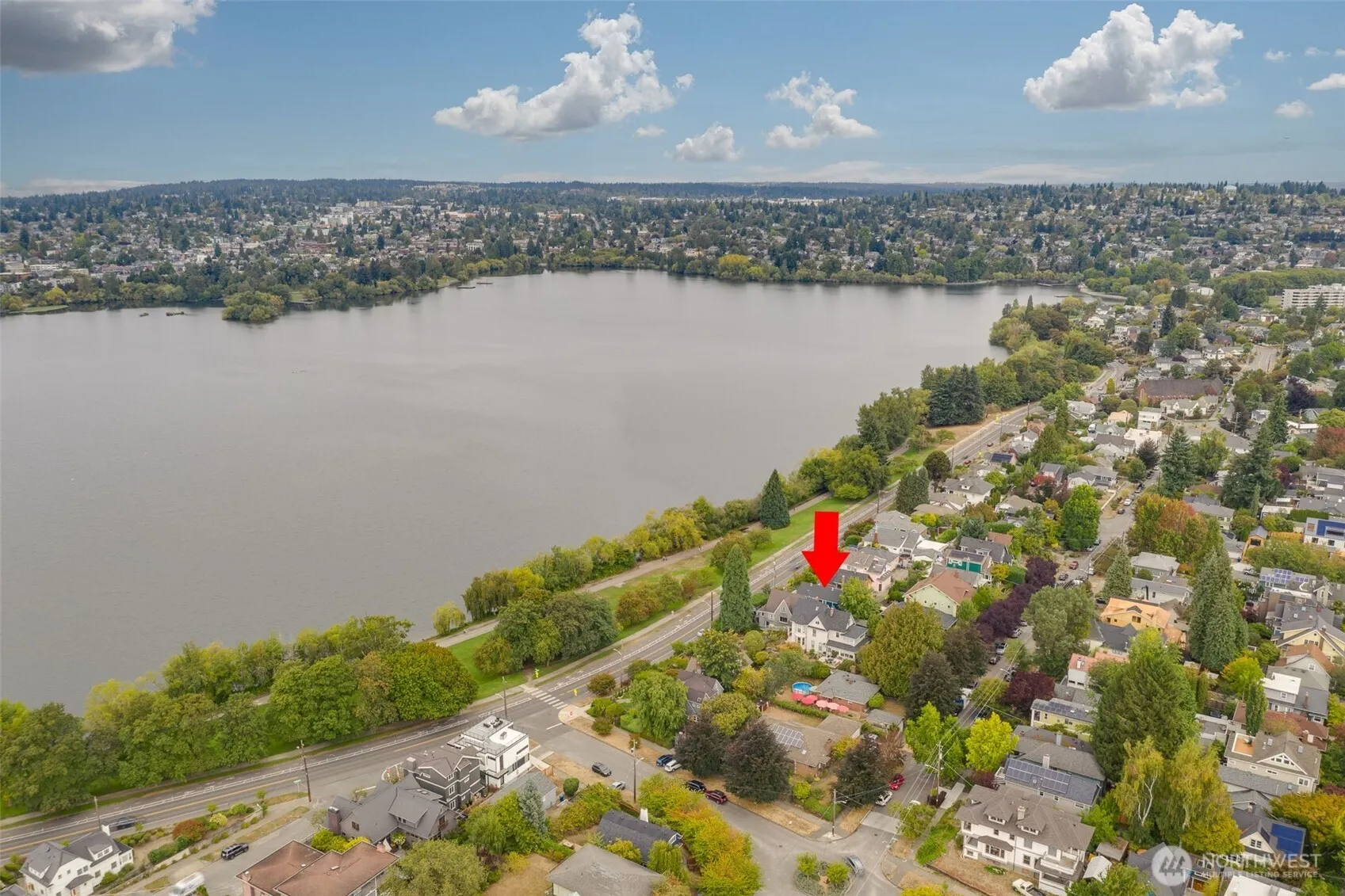 5822 E Green Lake Way N, Seattle, WA 98103