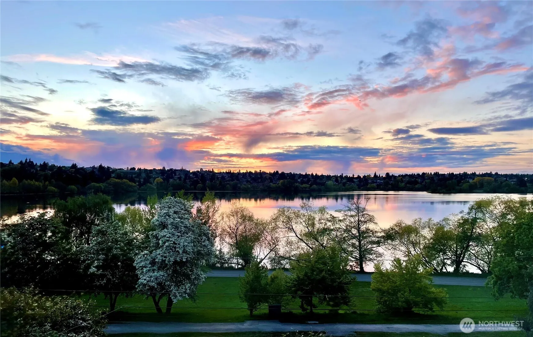 5822 E Green Lake Way N, Seattle, WA 98103
