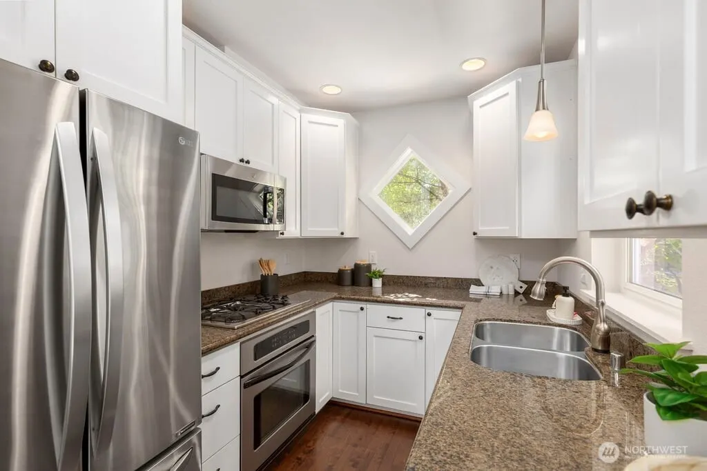 5257 23rd Avenue SW, Seattle, WA 98106