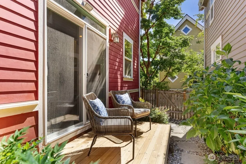 5257 23rd Avenue SW, Seattle, WA 98106
