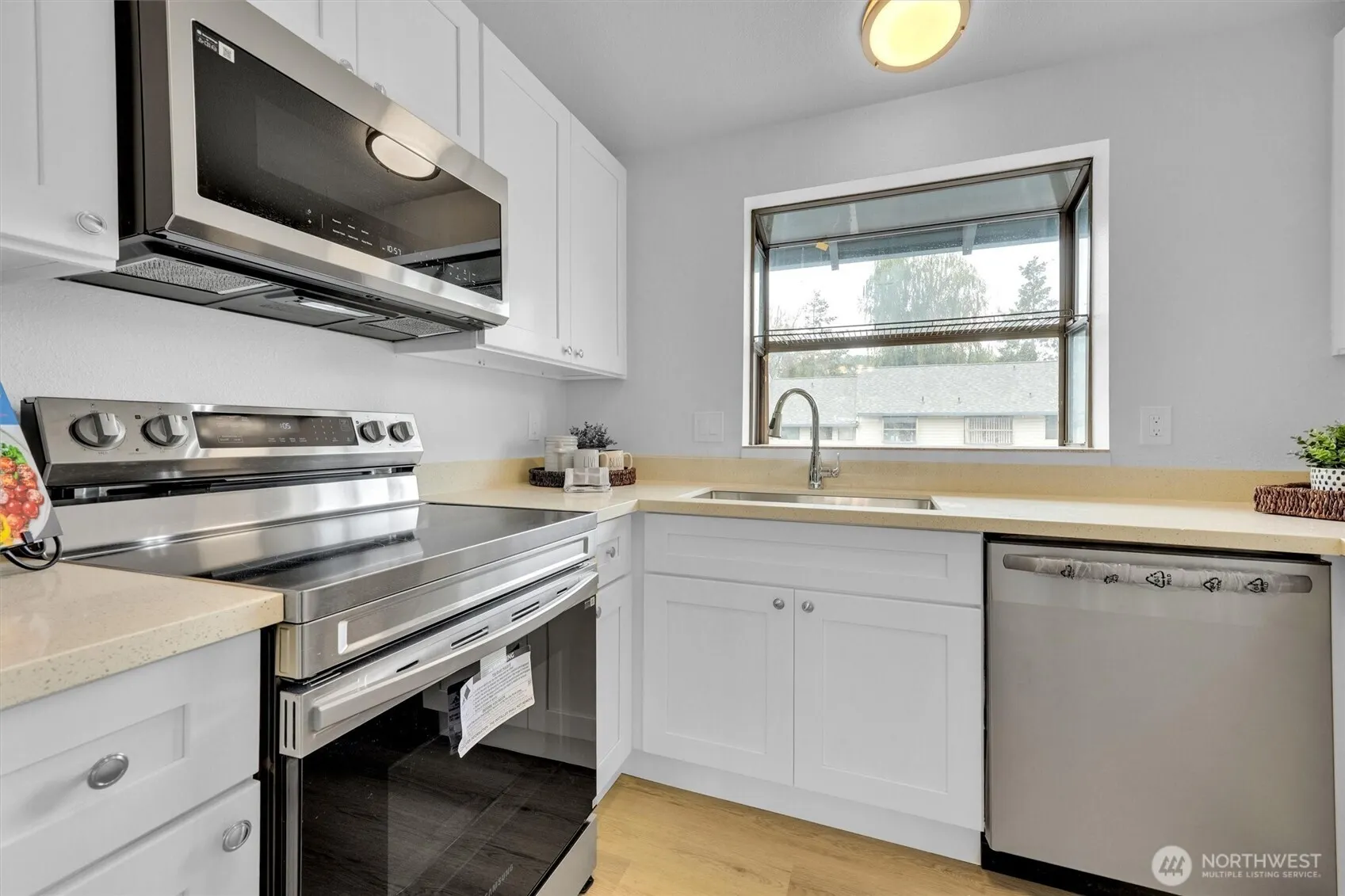 1313 W James Street #9, Kent, WA 98032