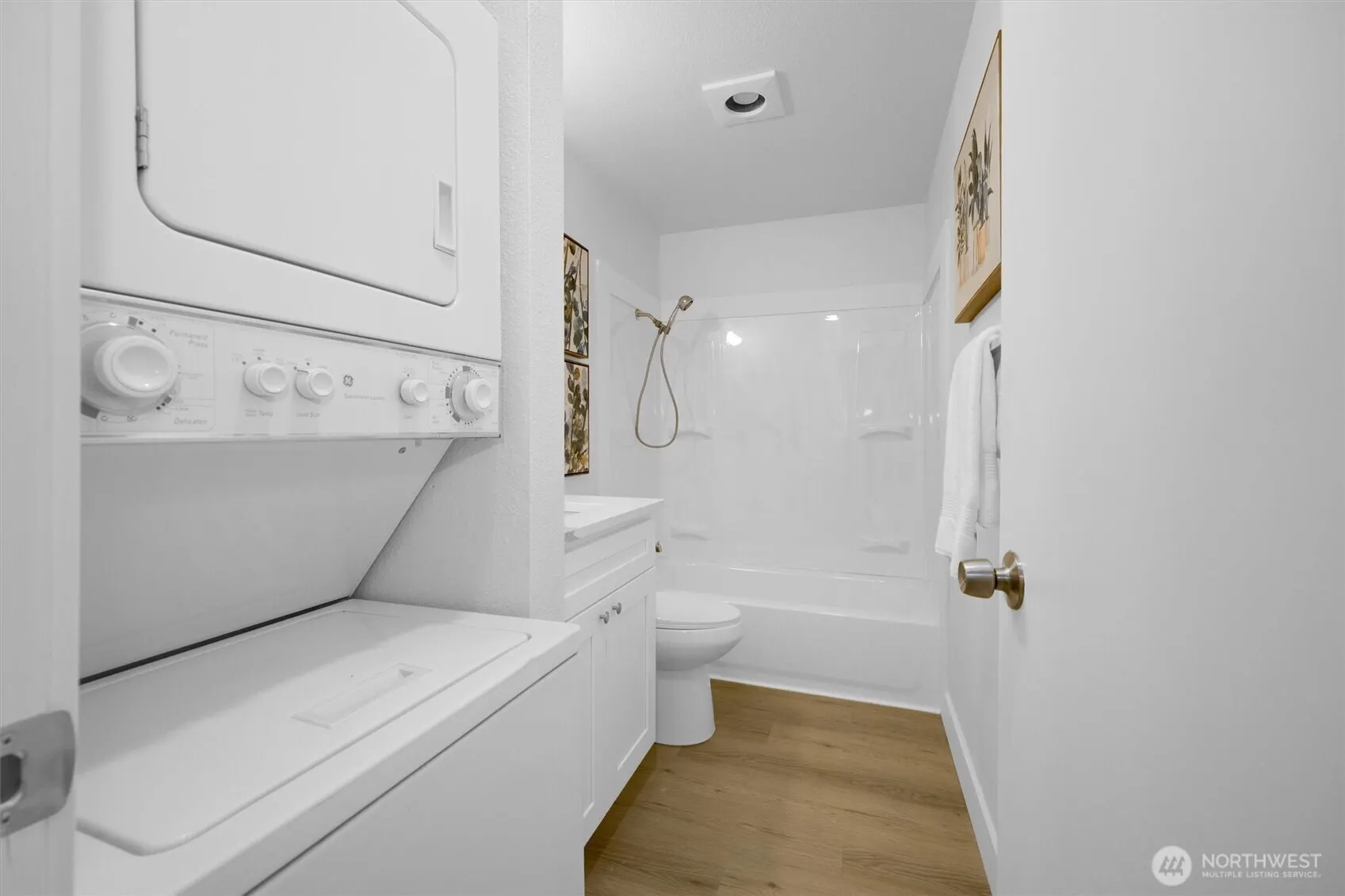 1313 W James Street #9, Kent, WA 98032
