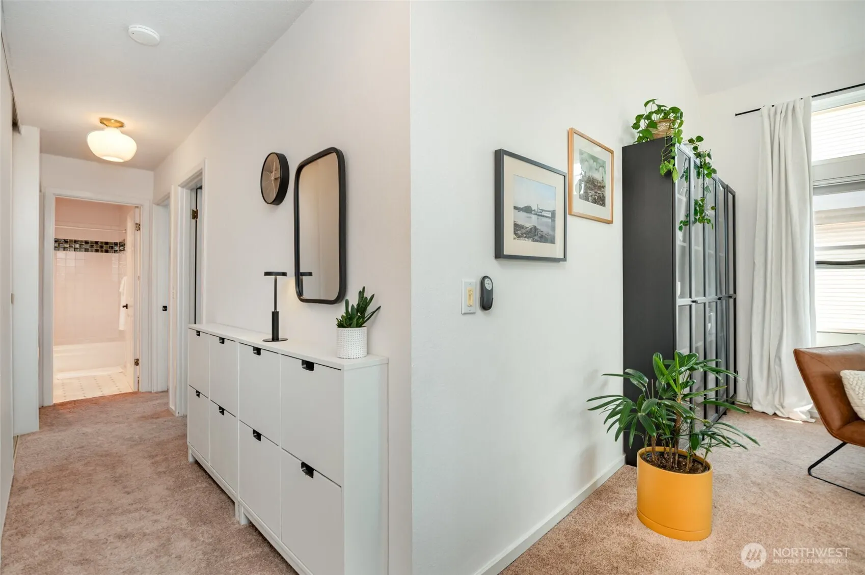 940 N 35th Street #301, Seattle, WA 98103