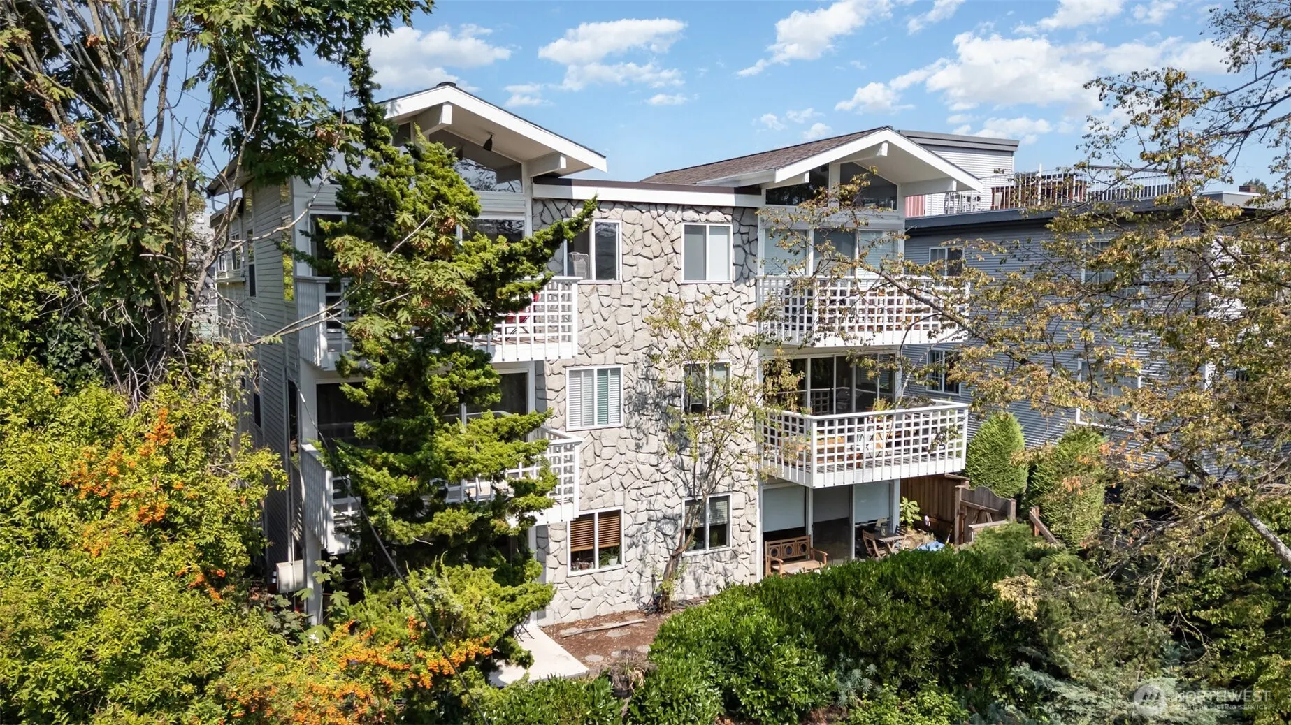 940 N 35th Street #301, Seattle, WA 98103