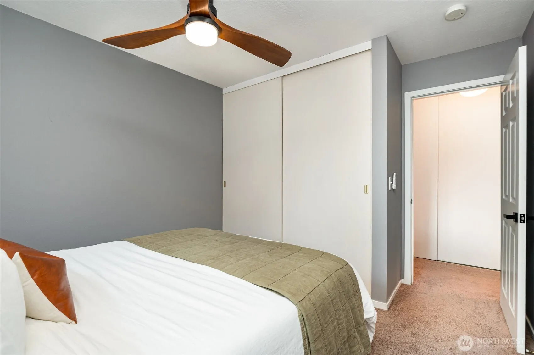 940 N 35th Street #301, Seattle, WA 98103