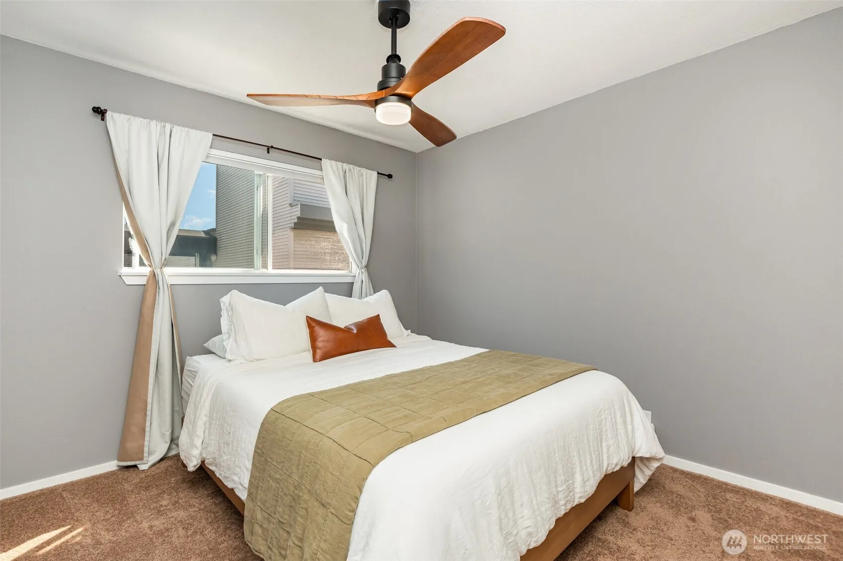 940 N 35th Street #301, Seattle, WA 98103