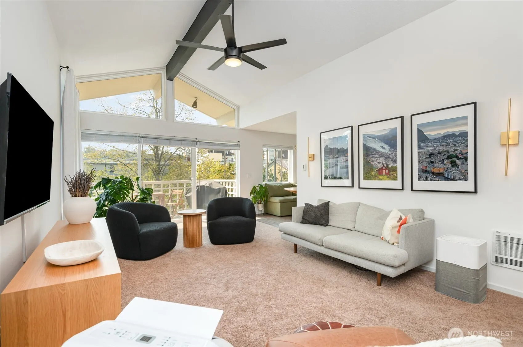 940 N 35th Street #301, Seattle, WA 98103