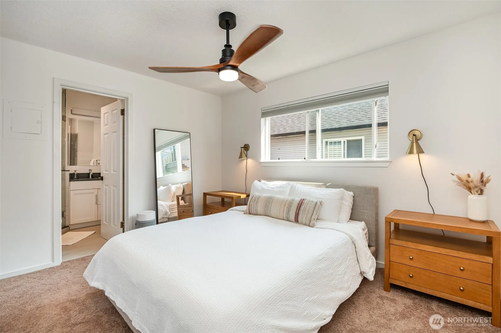 940 N 35th Street #301, Seattle, WA 98103