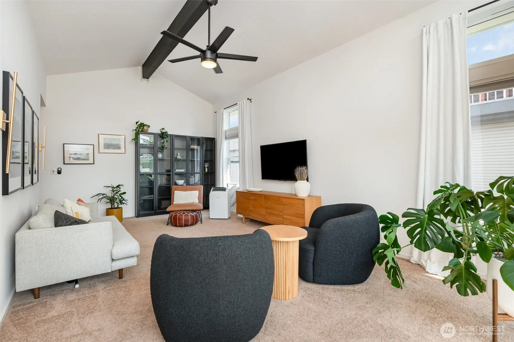 940 N 35th Street #301, Seattle, WA 98103