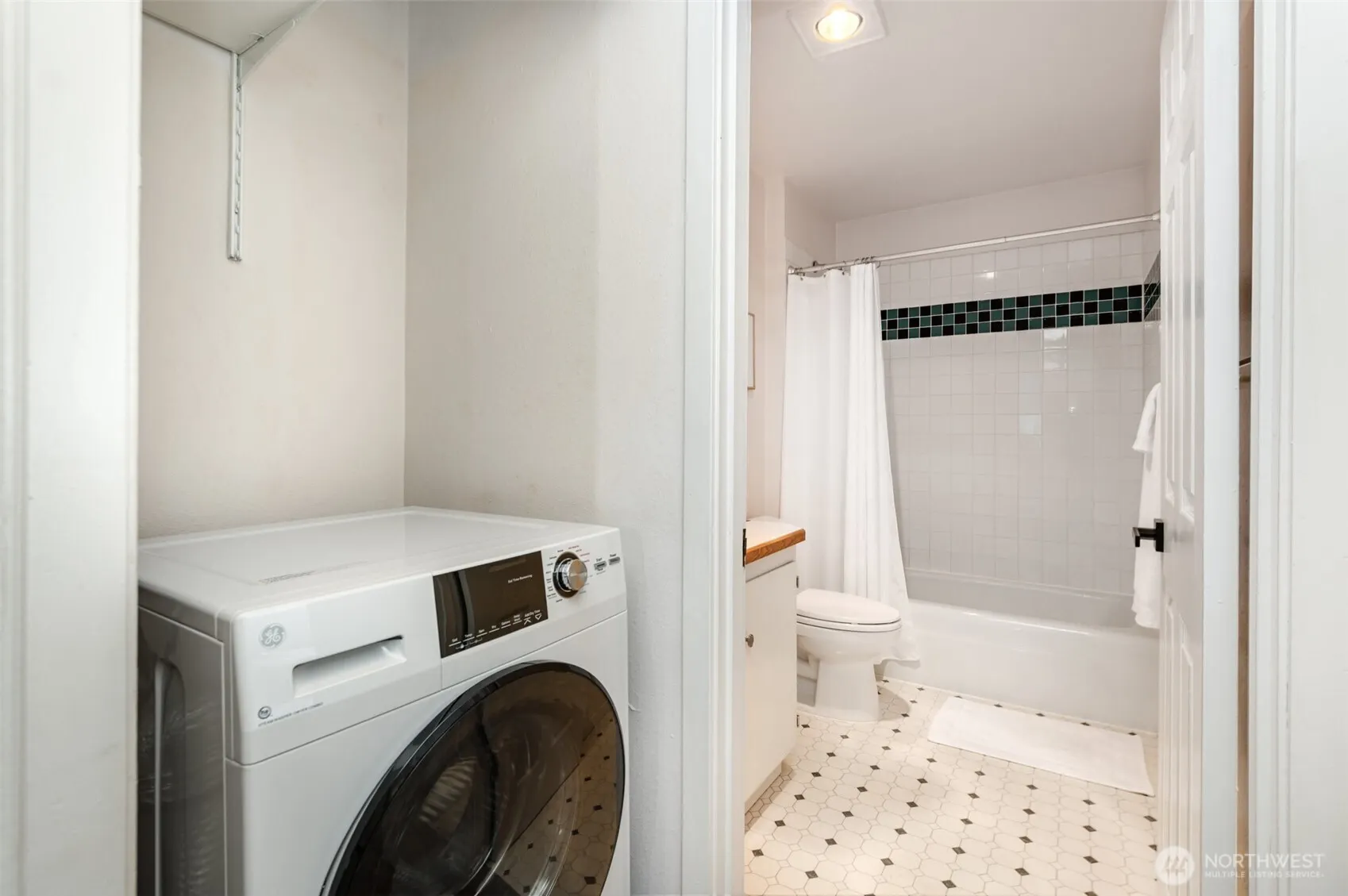 940 N 35th Street #301, Seattle, WA 98103