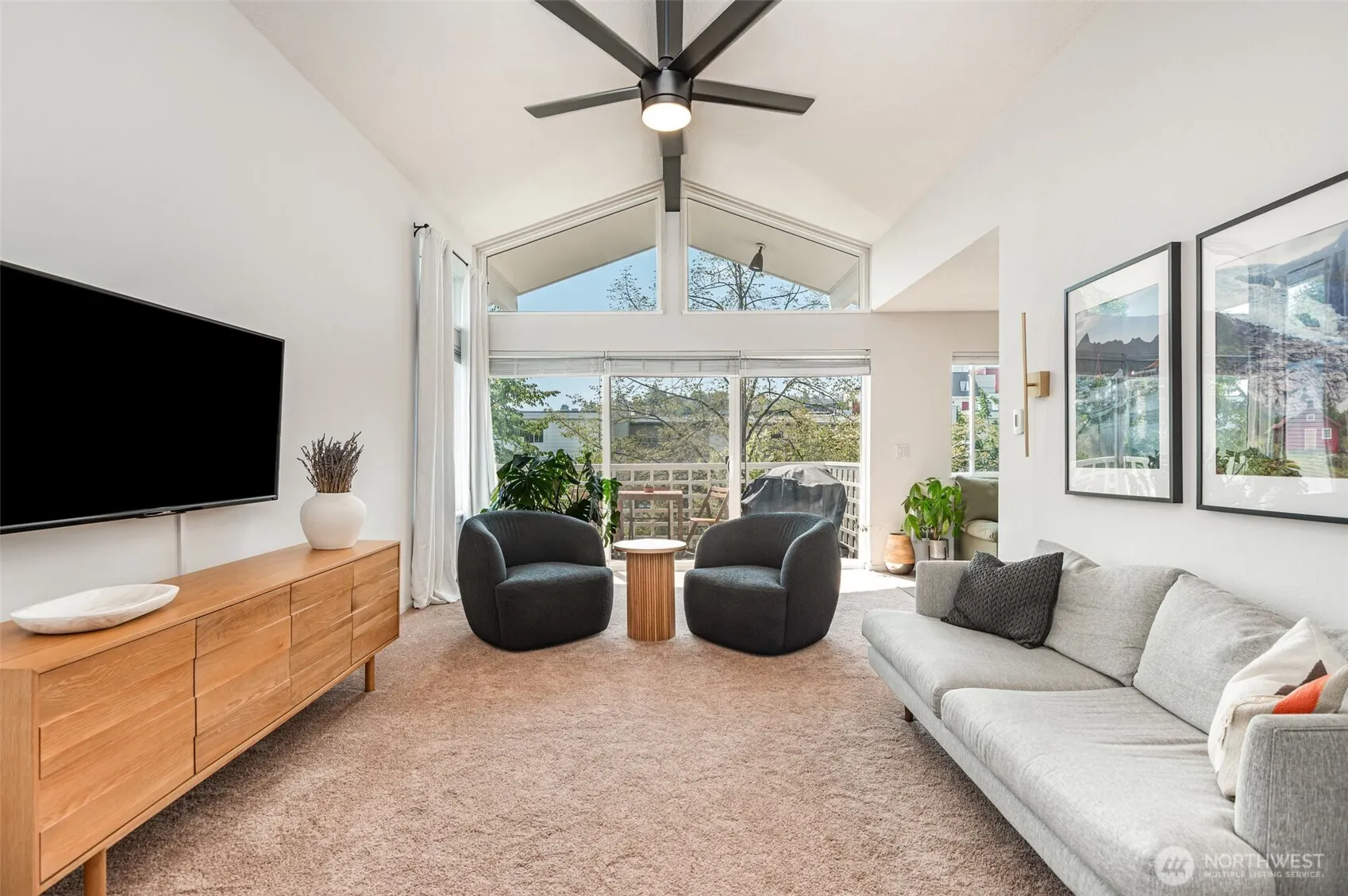 940 N 35th Street #301, Seattle, WA 98103